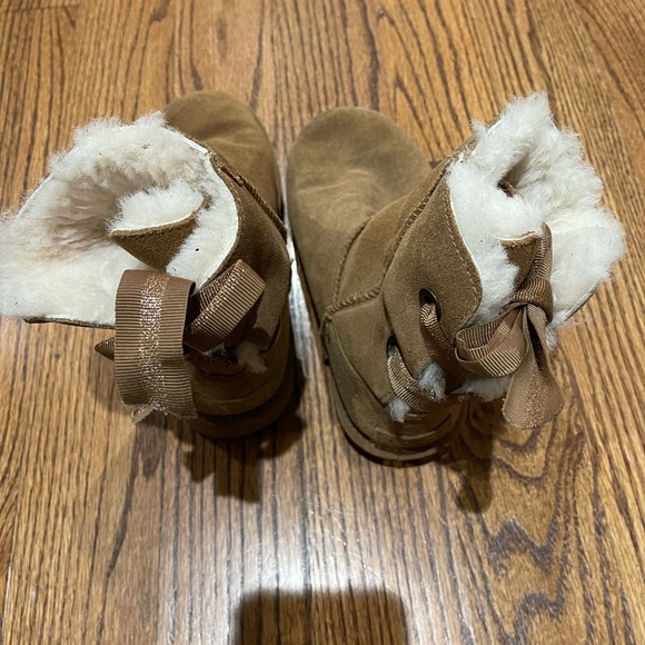 UGG light brown size 3 kids’ boots. - Picture 2 of 6